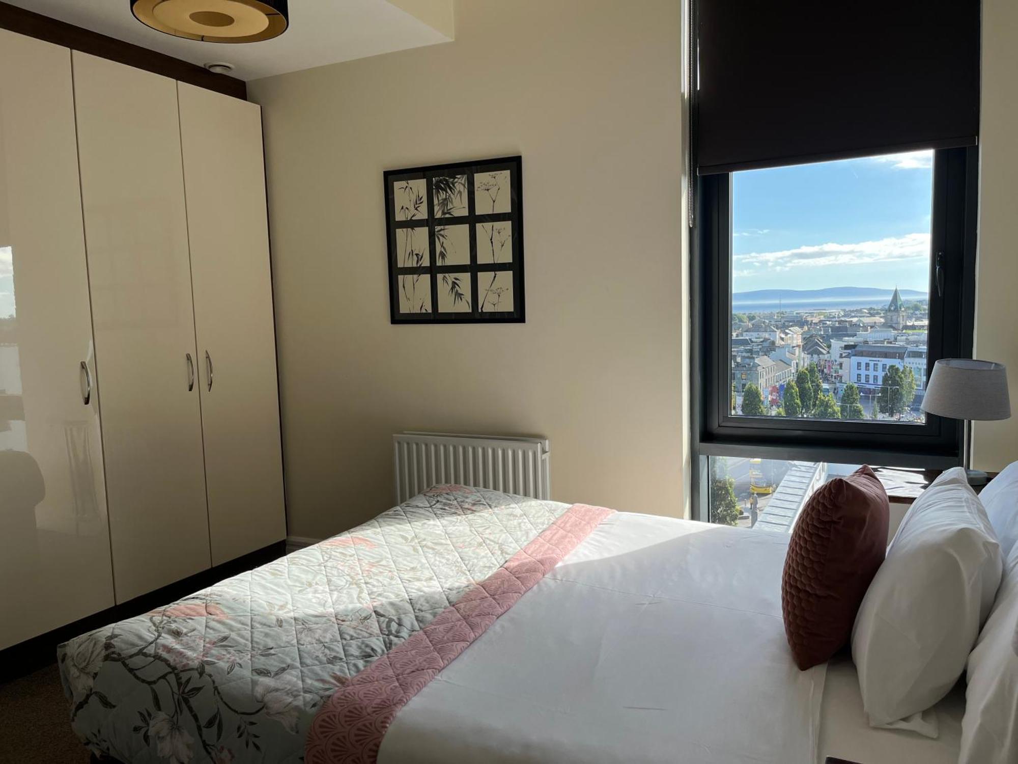 The Western Citypoint Apartments Galway Bagian luar foto