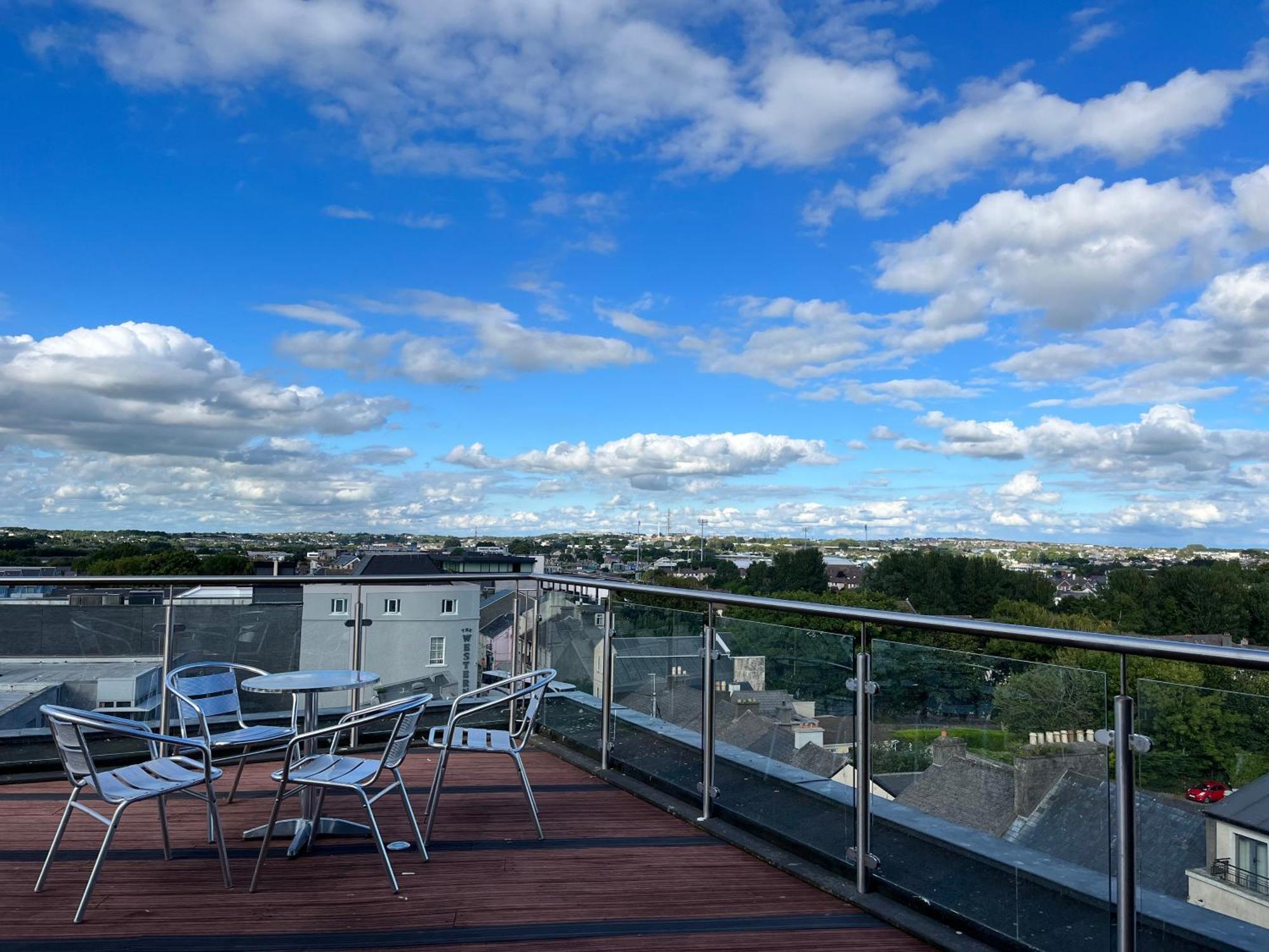 The Western Citypoint Apartments Galway Bagian luar foto
