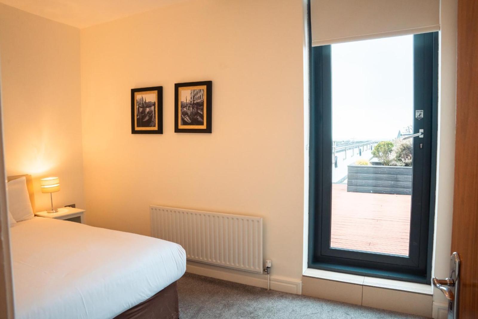 The Western Citypoint Apartments Galway Bagian luar foto