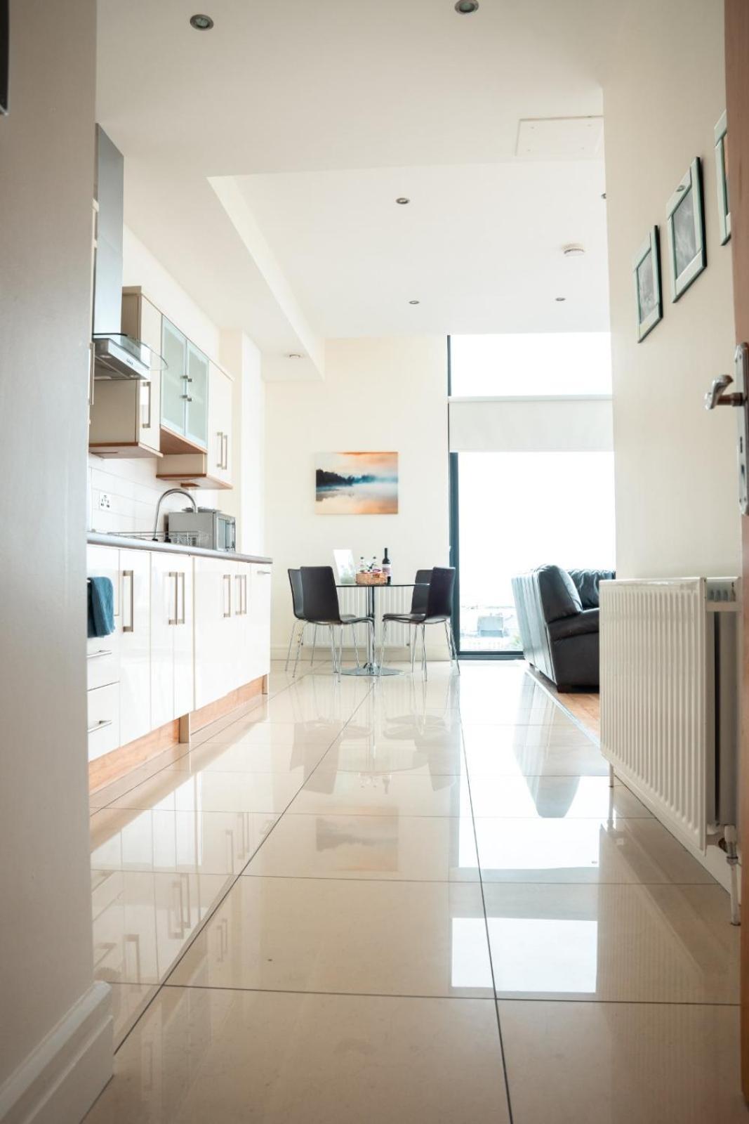 The Western Citypoint Apartments Galway Bagian luar foto
